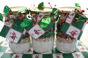Homemade Food Gift: Christmas Cookie Jars
