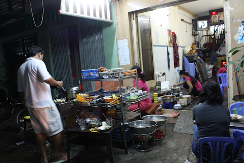 Saigon Street Food: amazing snails in District 1