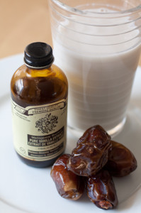 Ingredients for Vanilla-Date Smoothie