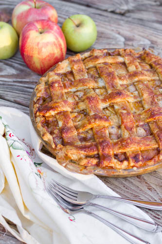 Salted Caramel Apple Pie // LickMySpoon
