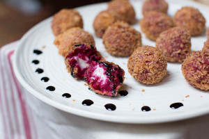 Roasted Beet and Goat Cheese Arancini with Balsamic Glaze // @lickmyspoon