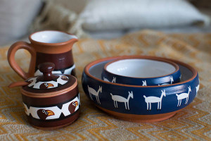 Handpainted pottery from Jatum Maqui, Cusco, Peru // lickmyspoon.com