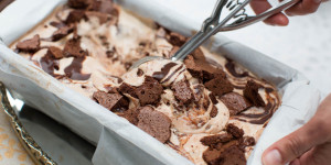 Kahlua Mudslide Ice Cream w/Chocolate Cookie Chunks + Mocha Fudge Swirl 