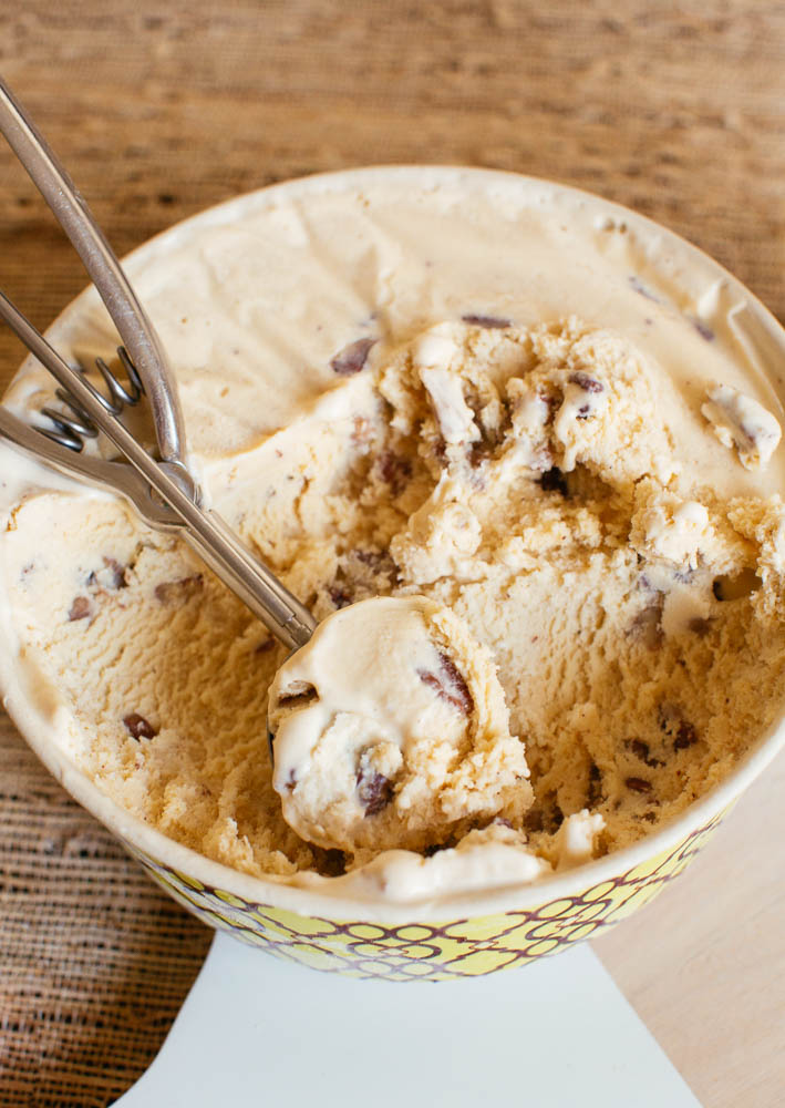 Brown Butter Pecan Ice Cream // lickmyspoon.com