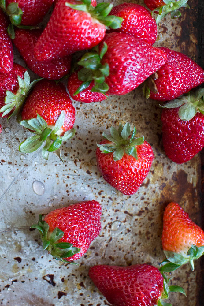 Balsamic Roasted Strawberries // lickmyspoon.com