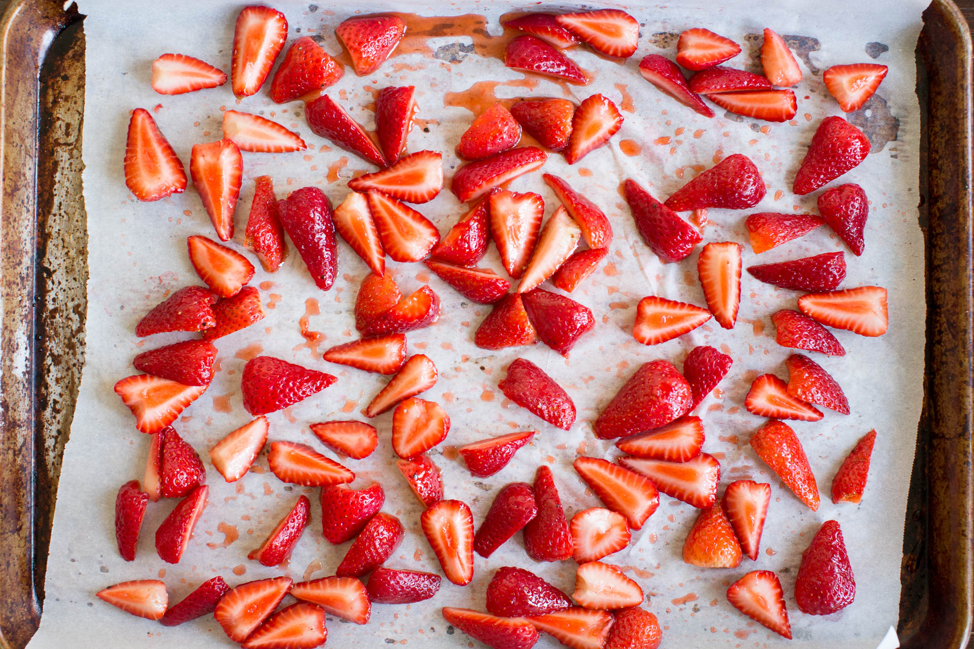 Balsamic Roasted Strawberries // lickmyspoon.com